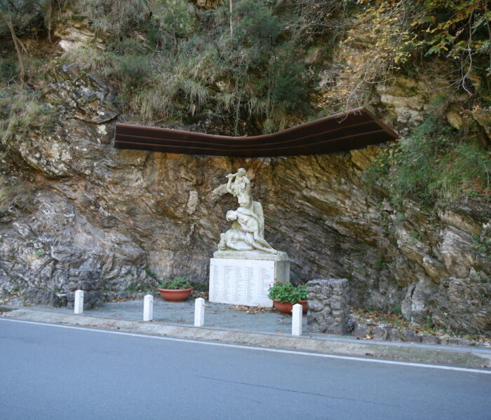massa_monumento_dell_eccidio_di_forno_1