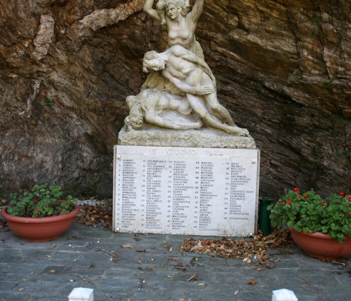 massa_monumento_dell_eccidio_di_forno_2